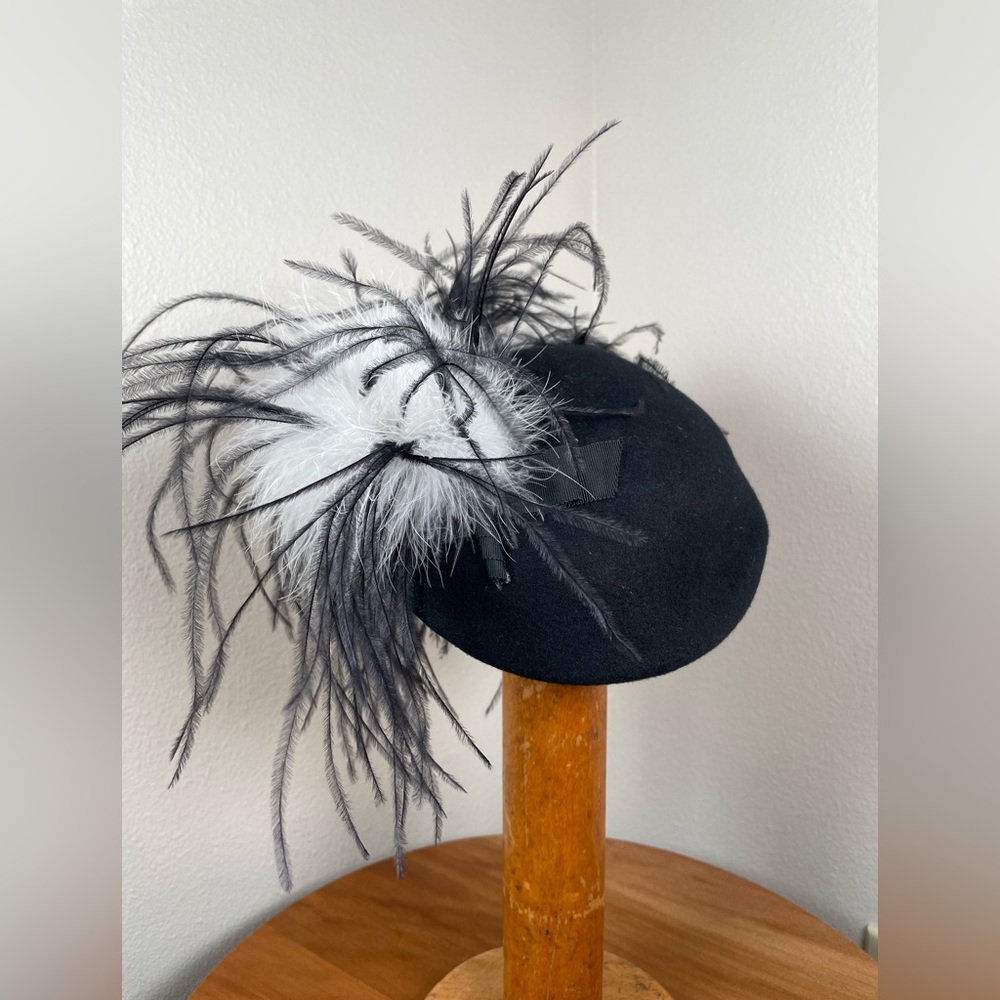 Vintage Georgi Doeskin Felted Wool Kentucky Derby Feather Plume Cap Hat Black